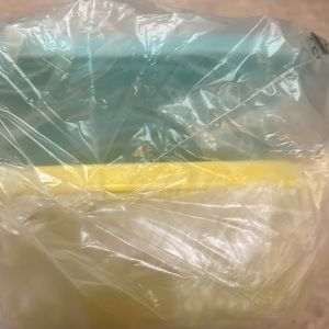 NWT 2 Tupperware Lunch-it containers brand new. Yellow and green